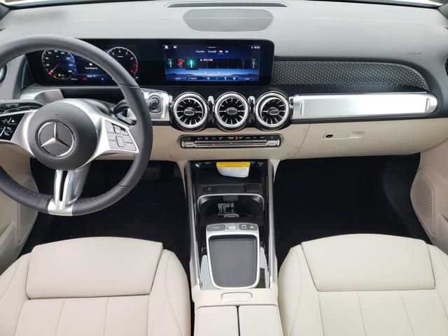 New 2025 Mercedes-Benz GLB 250 4MATIC image 18