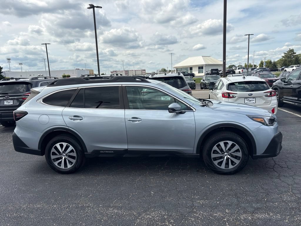 Used 2022 Subaru Outback Premium AWD/4WD image 2