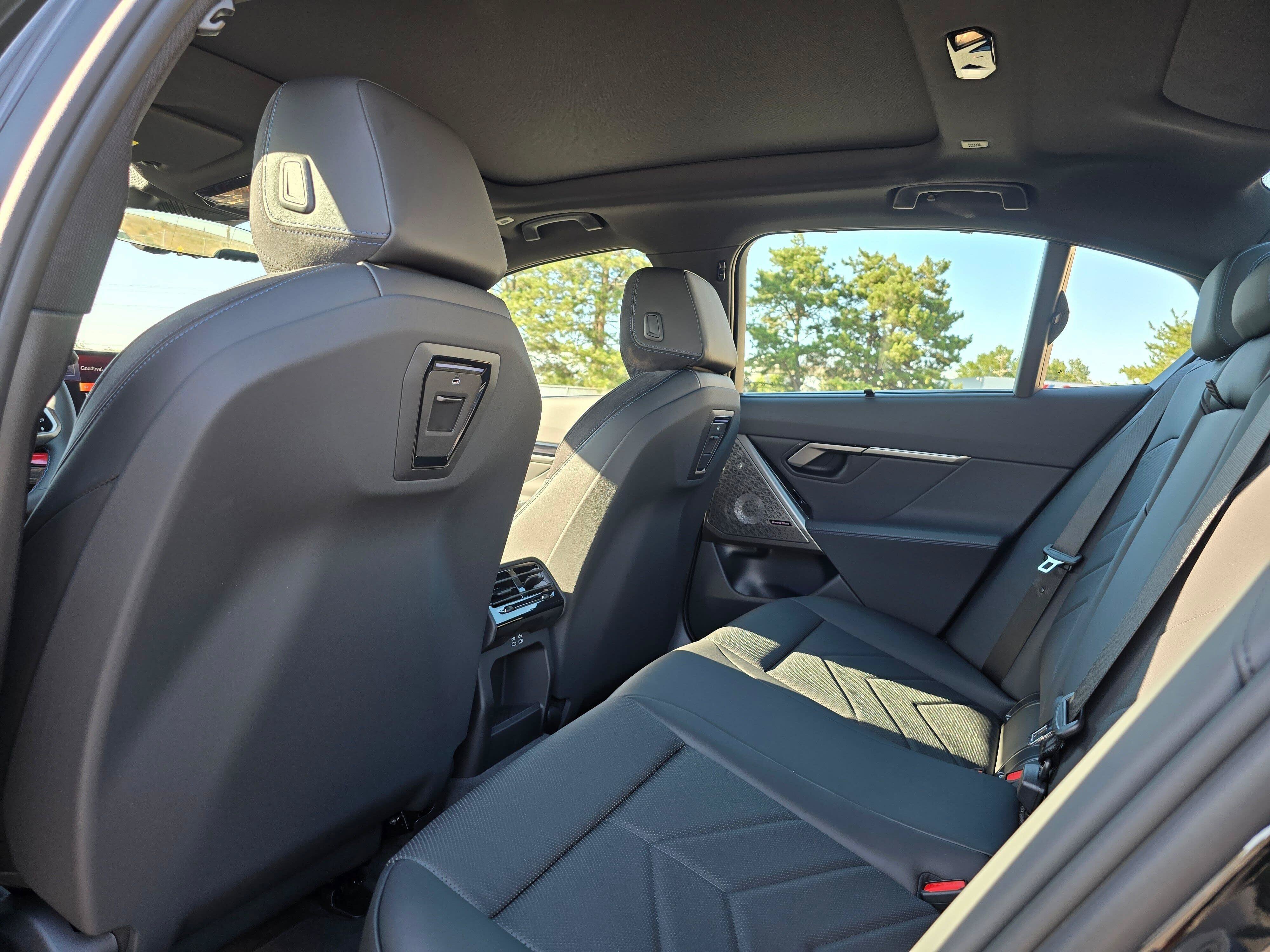 New 2026 BMW i5 M60 w/ Executive Package AWD/4WD image 11