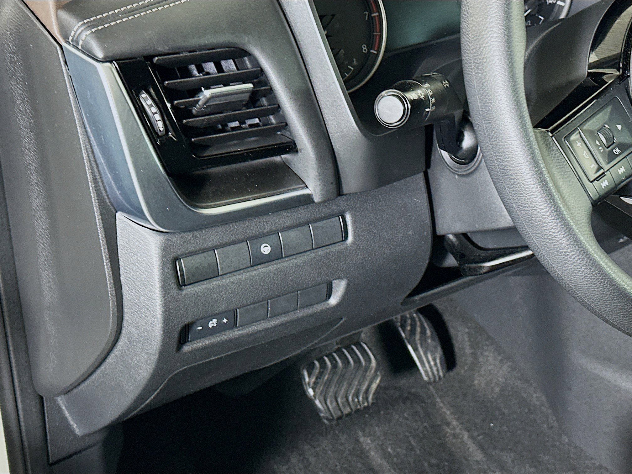 Used 2021 Nissan Rogue SV image 17