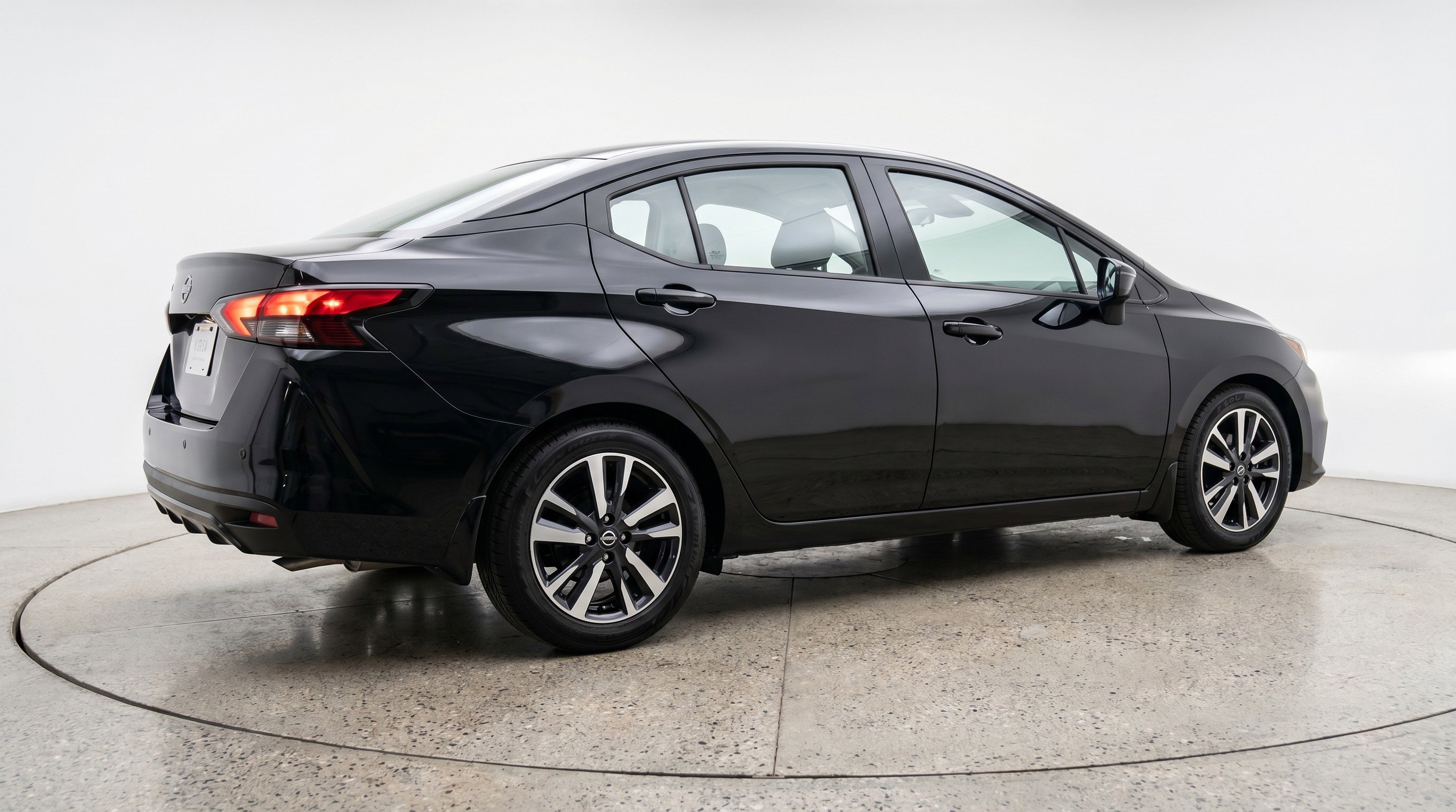 Used 2025 Nissan Versa SV FWD image 9