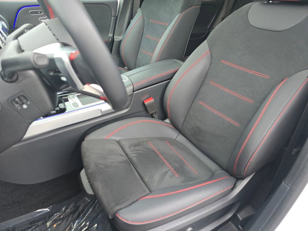 Certified 2025 Mercedes-Benz GLB 250 4MATIC image 24