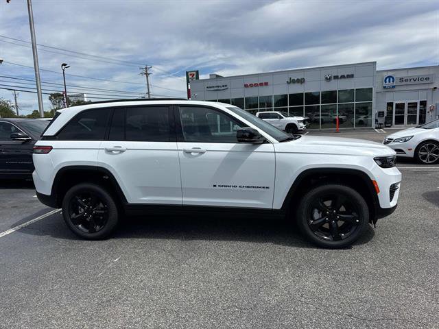 New 2025 Jeep Grand Cherokee Limited w/ Black Appearance Package image 2