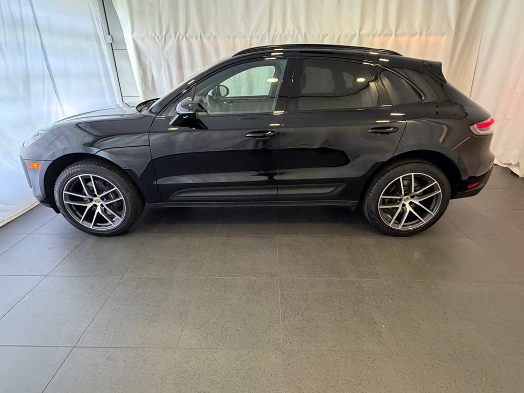 Certified 2026 Porsche Macan AWD/4WD image 2
