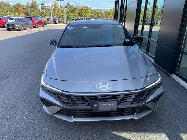 Used 2025 Hyundai Elantra Sport image 3