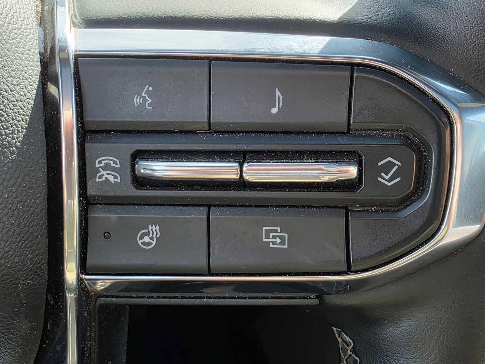 Used 2024 GMC Canyon Denali AWD/4WD image 32