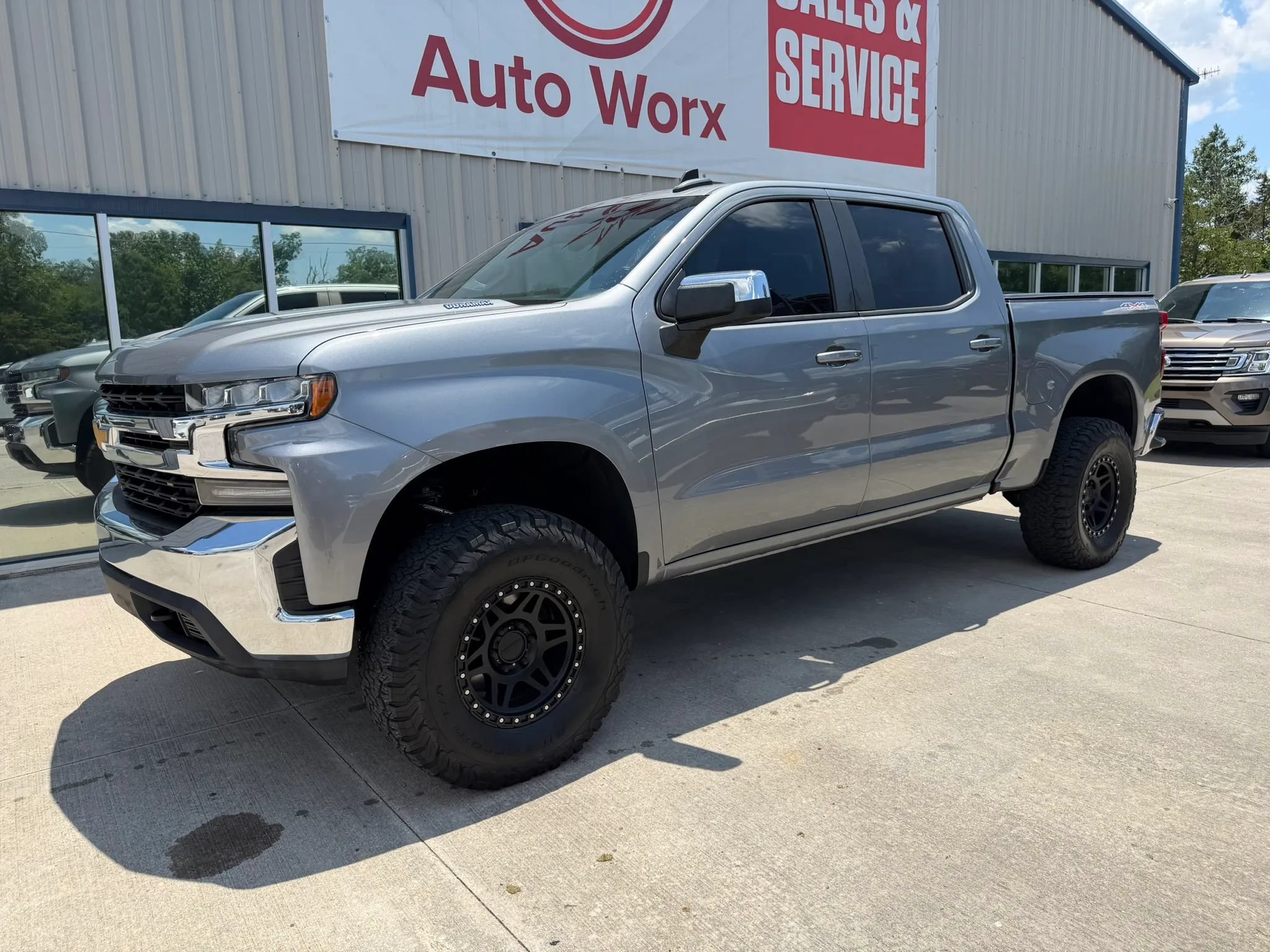 Used 2020 Chevrolet Silverado 1500 LT w/ All-Star Edition AWD/4WD image 2
