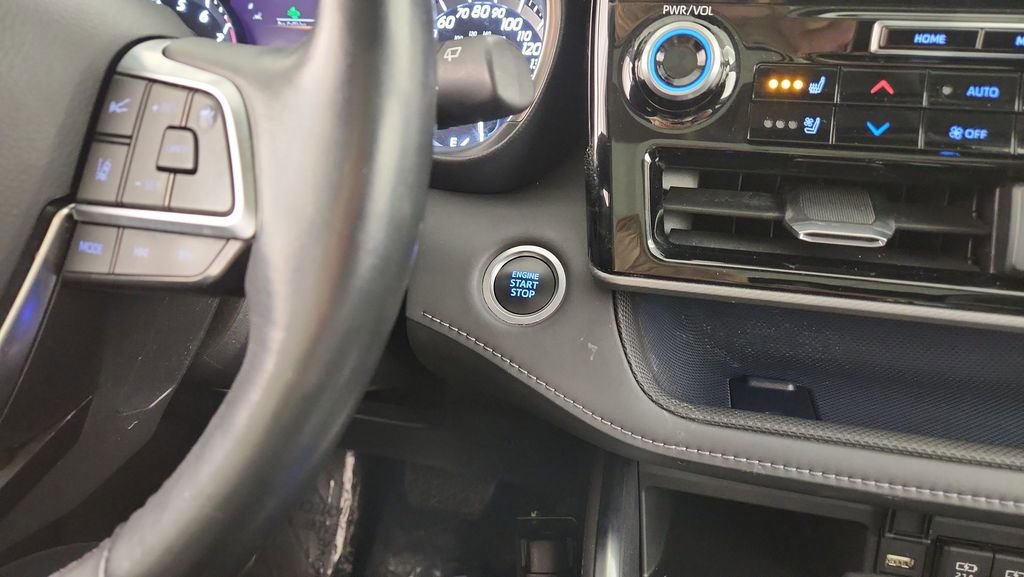 Used 2021 Toyota Highlander Limited image 24