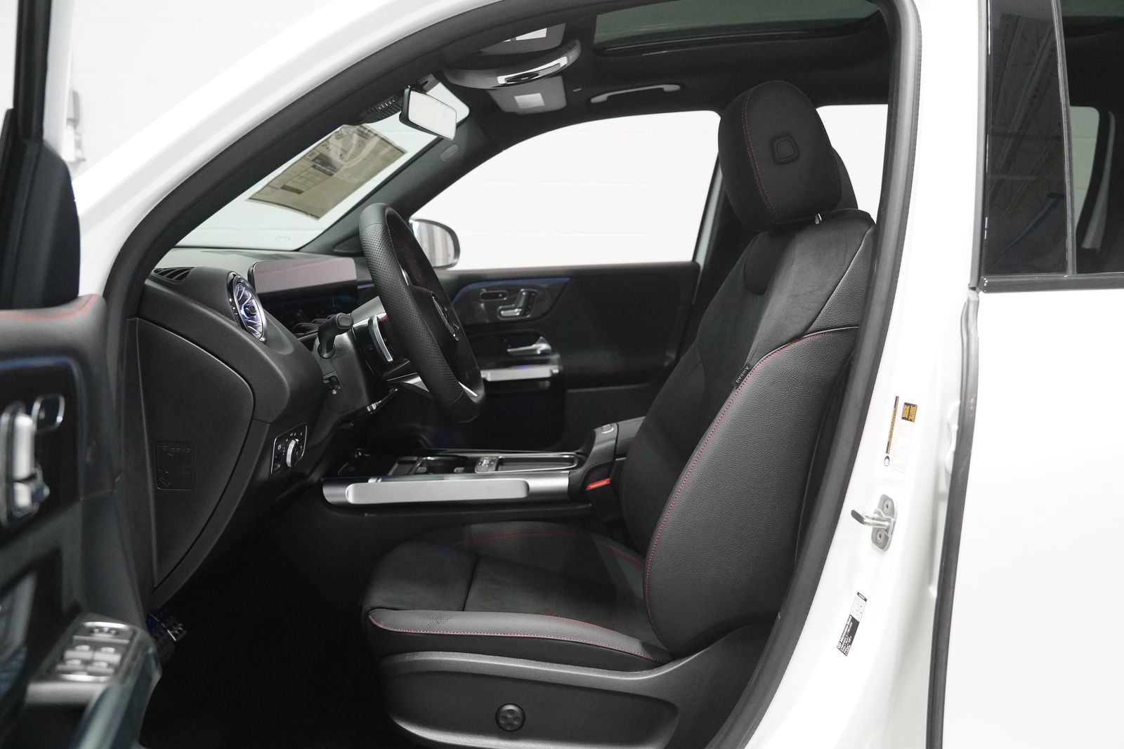New 2026 Mercedes-Benz GLB 250 4MATIC image 14