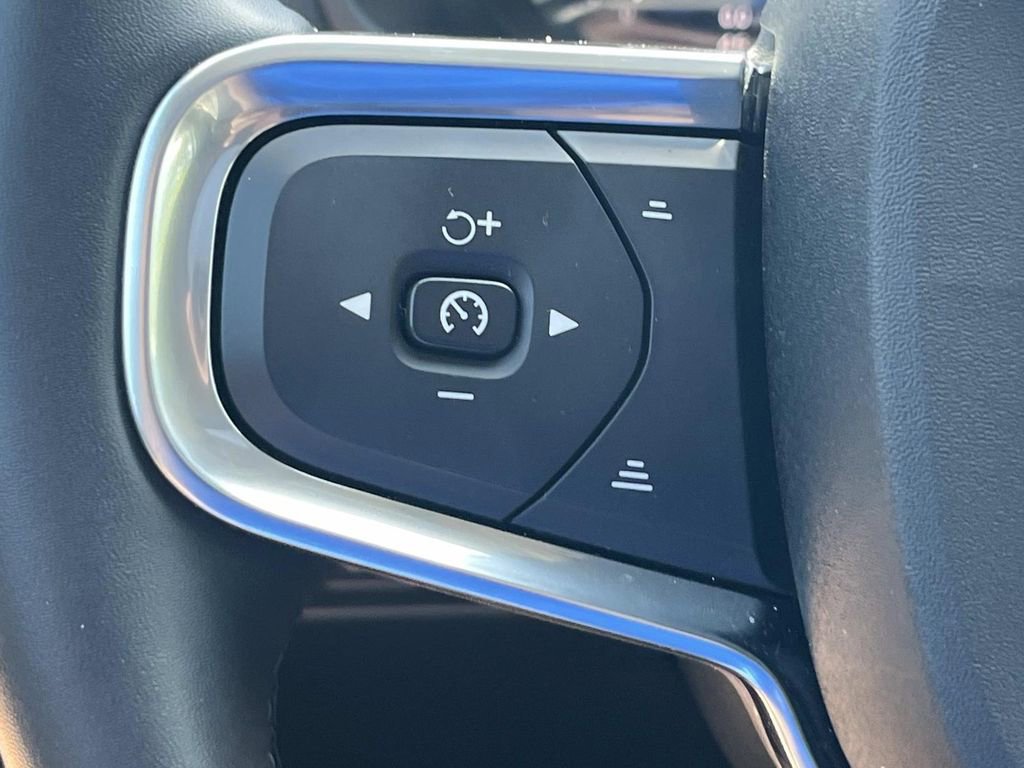 Certified 2025 Volvo XC40 B5 Core w/ Protection Package Premier image 30