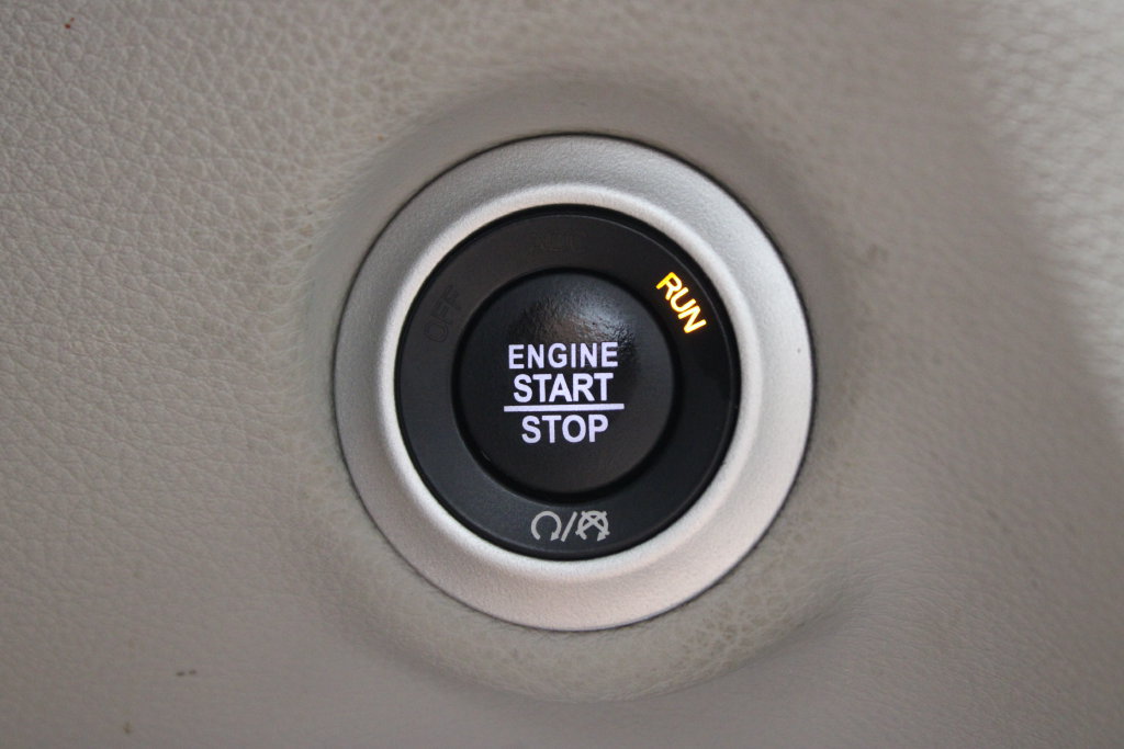 Used 2024 Chrysler Pacifica Limited FWD image 12