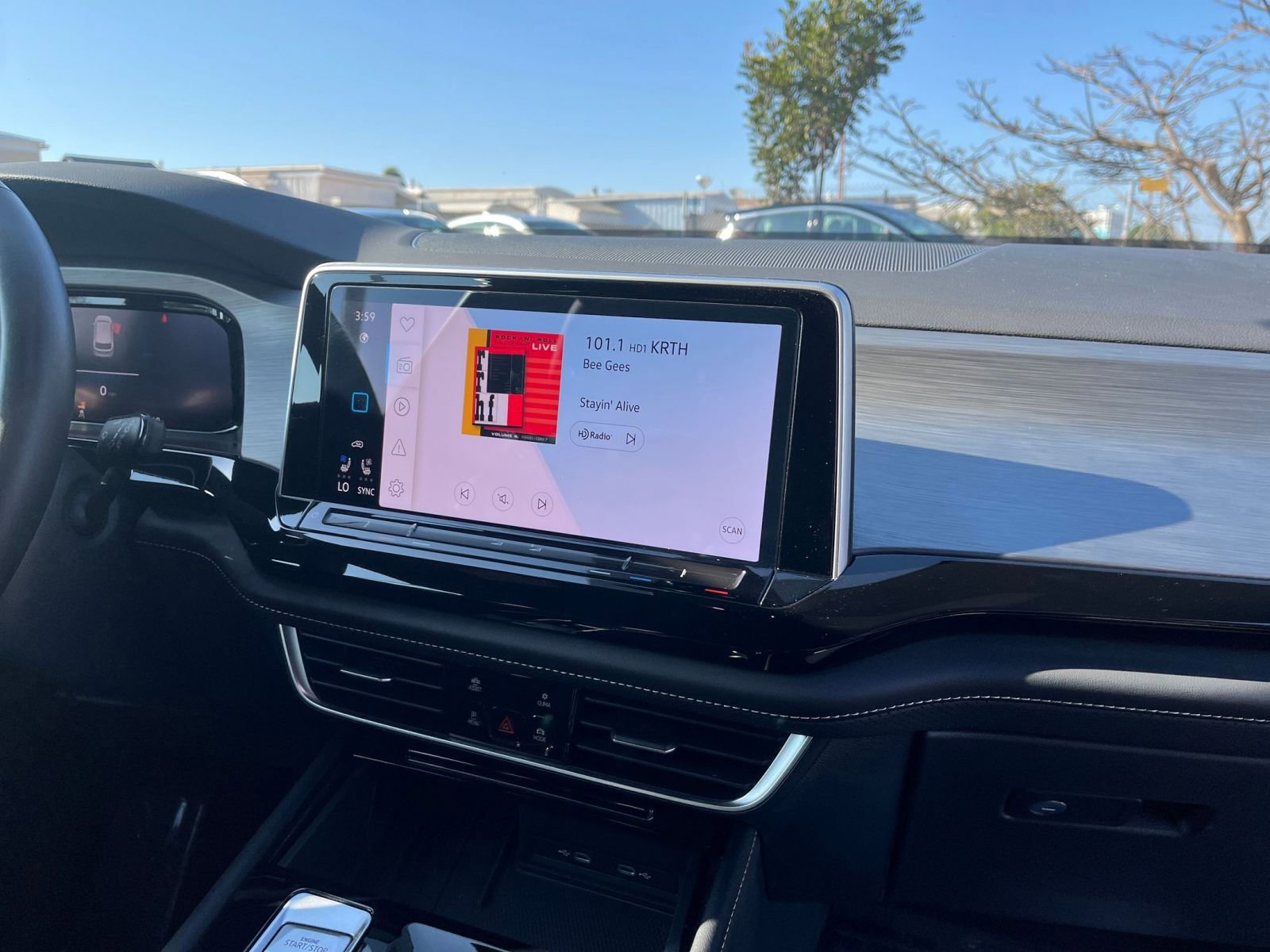 Used 2025 Volkswagen Atlas Cross Sport SE image 18