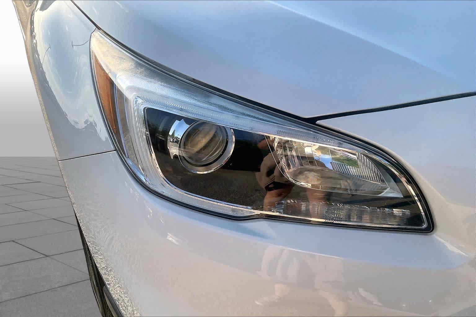 Used 2017 Subaru Outback 2.5i Touring w/ Popular Package #5A AWD/4WD image 28