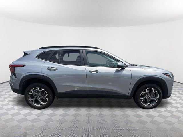 Used 2024 Chevrolet Trax LT w/ LT Convenience Package FWD image 4