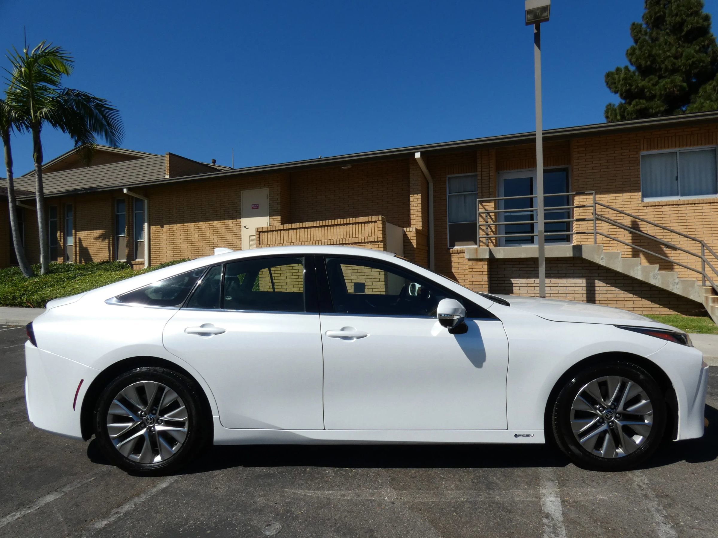 Used 2024 Toyota Mirai XLE Sedan 4D w/ Advanced Technology Package image 4