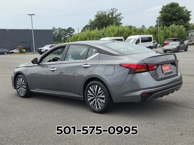 Used 2025 Nissan Altima 2.5 SV FWD image 3