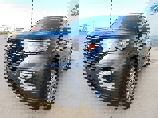 Used 2020 Ford Explorer XLT w/ Equipment Group 202A image 3
