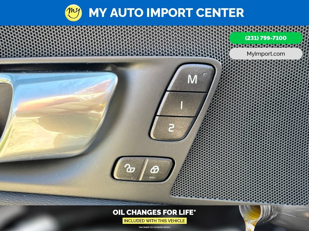 Used 2023 Volvo XC60 B5 Plus AWD/4WD image 11