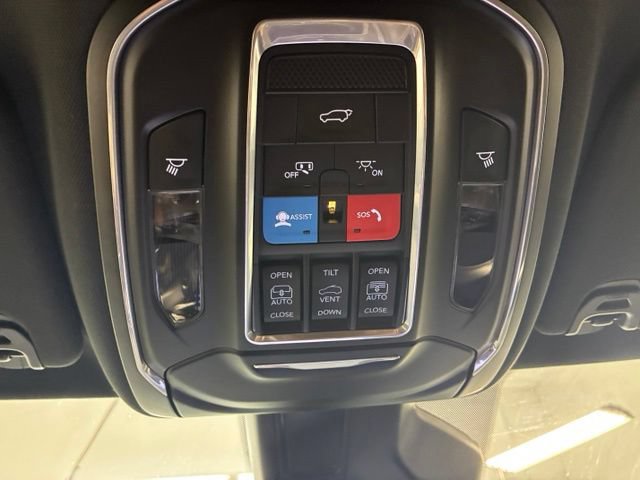 Used 2023 Jeep Wagoneer L Series III w/ Premium Group I AWD/4WD image 40