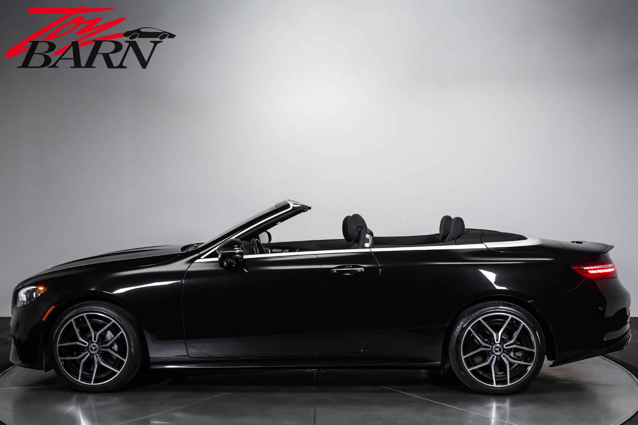 Used 2023 Mercedes-Benz E 450 4MATIC Cabriolet image 2