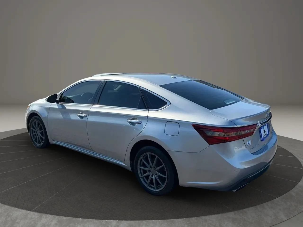 Used 2016 Toyota Avalon Touring FWD image 3