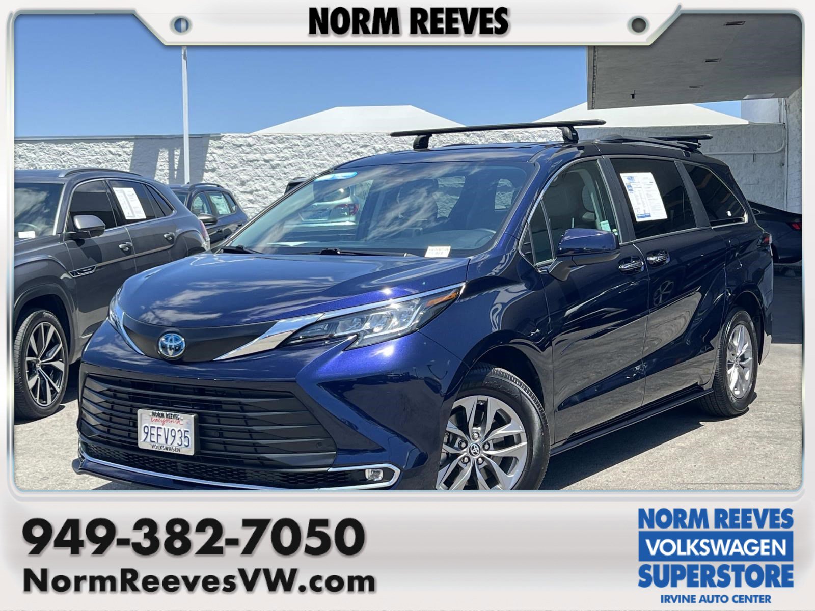 Used 2023 Toyota Sienna XLE FWD image 1