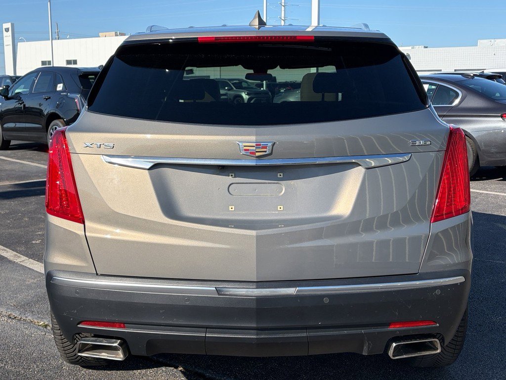 Used 2018 Cadillac XT5 Luxury w/ Driver Awareness Package image 3