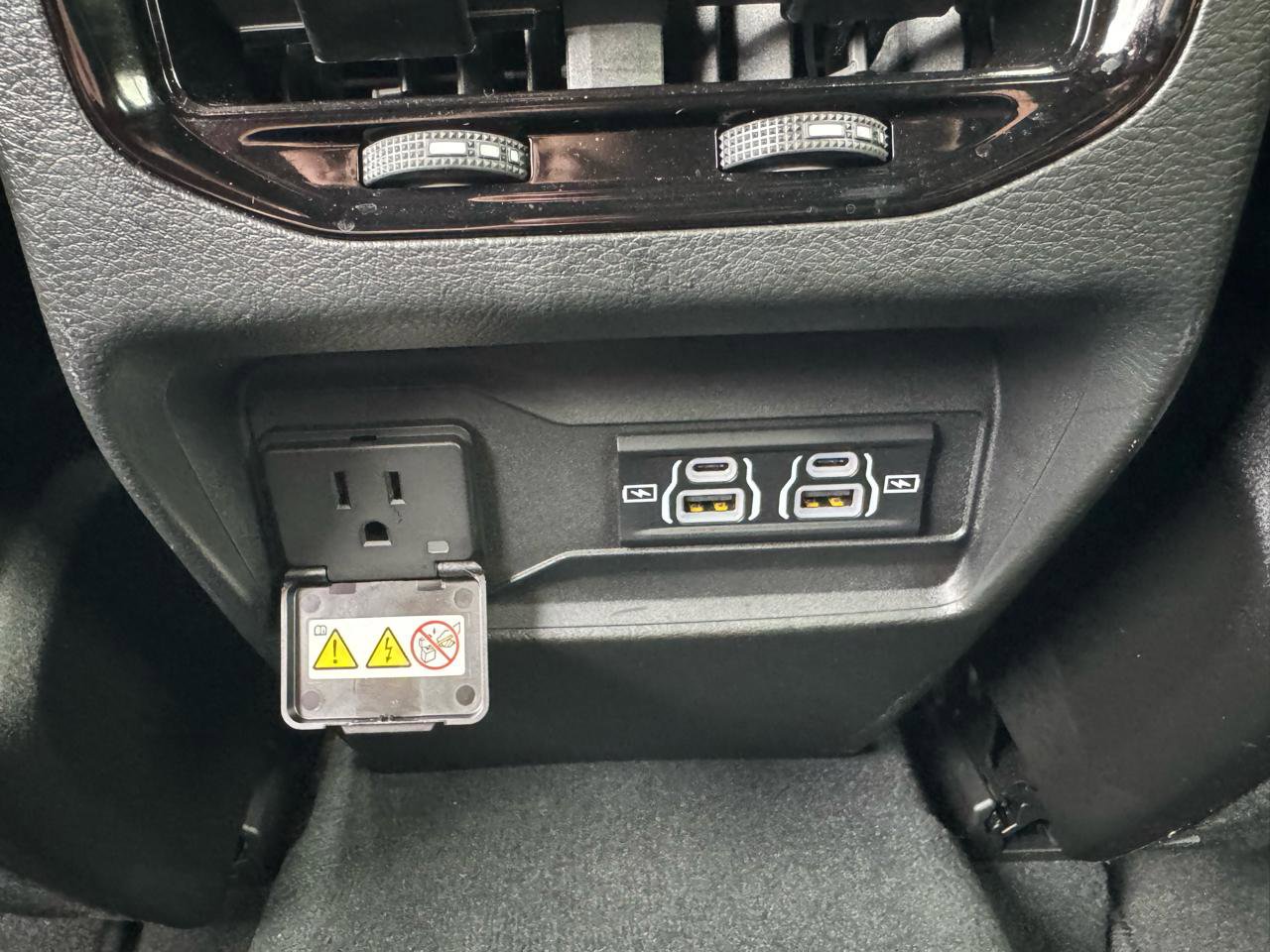 Used 2024 Jeep Grand Cherokee Altitude image 10