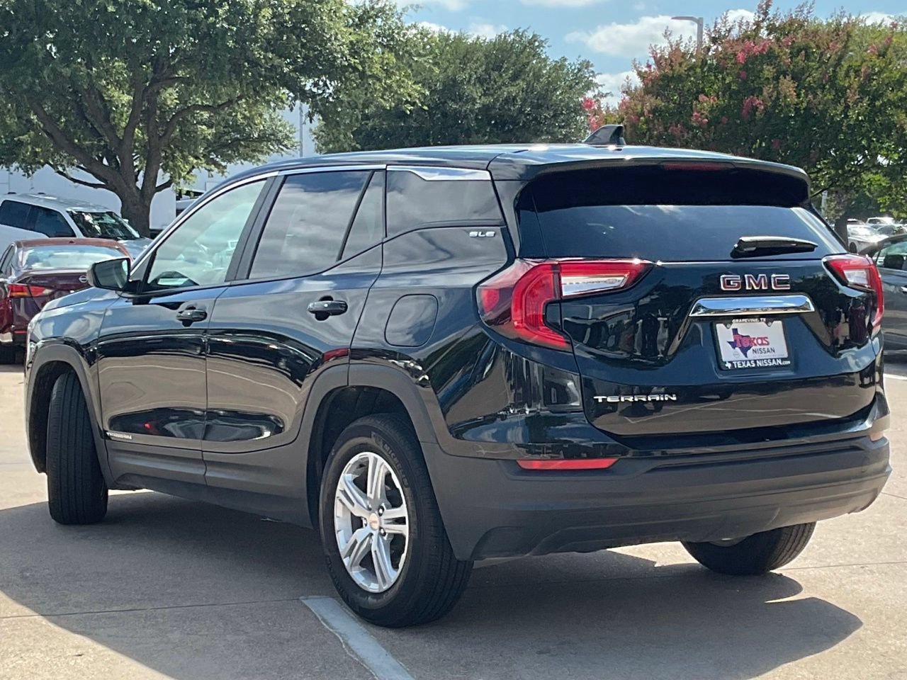 Used 2024 GMC Terrain SLE FWD image 6