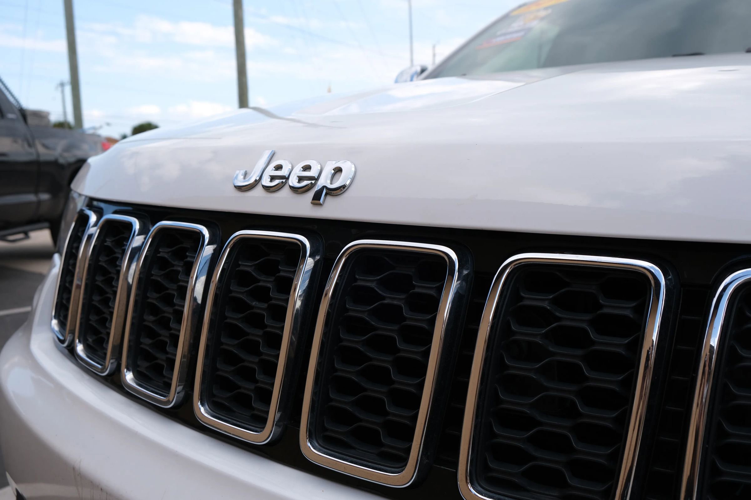 Used 2017 Jeep Grand Cherokee Limited w/ Trailer Tow Group IV RWD image 11