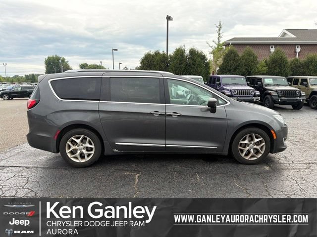 Used 2018 Chrysler Pacifica Touring-L w/ Tire & Wheel Group FWD image 1