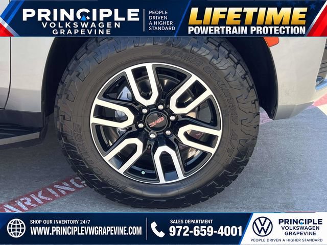 Used 2024 GMC Yukon AT4 w/ Technology Package AWD/4WD image 3