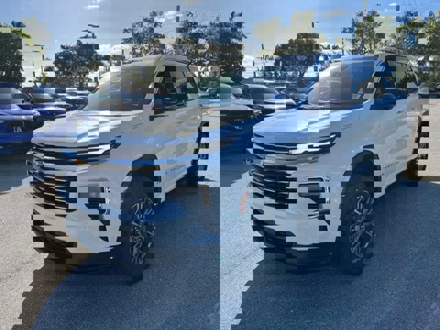 Used 2024 Chevrolet Traverse LT image 2