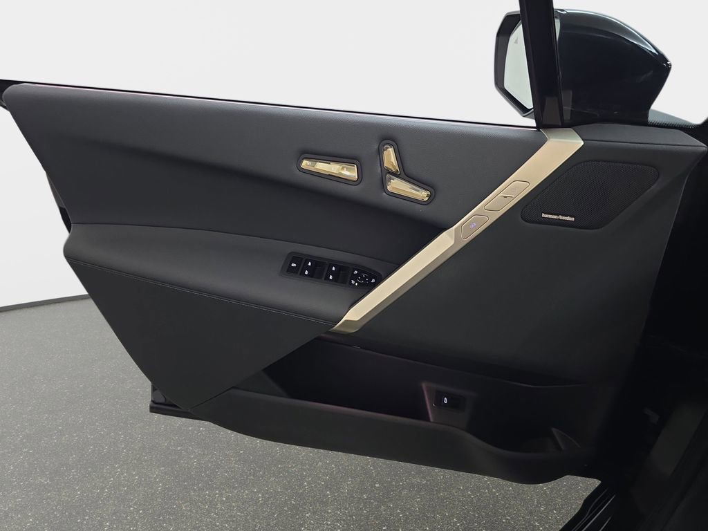 Used 2024 BMW iX xDrive50 w/ Premium Package image 28