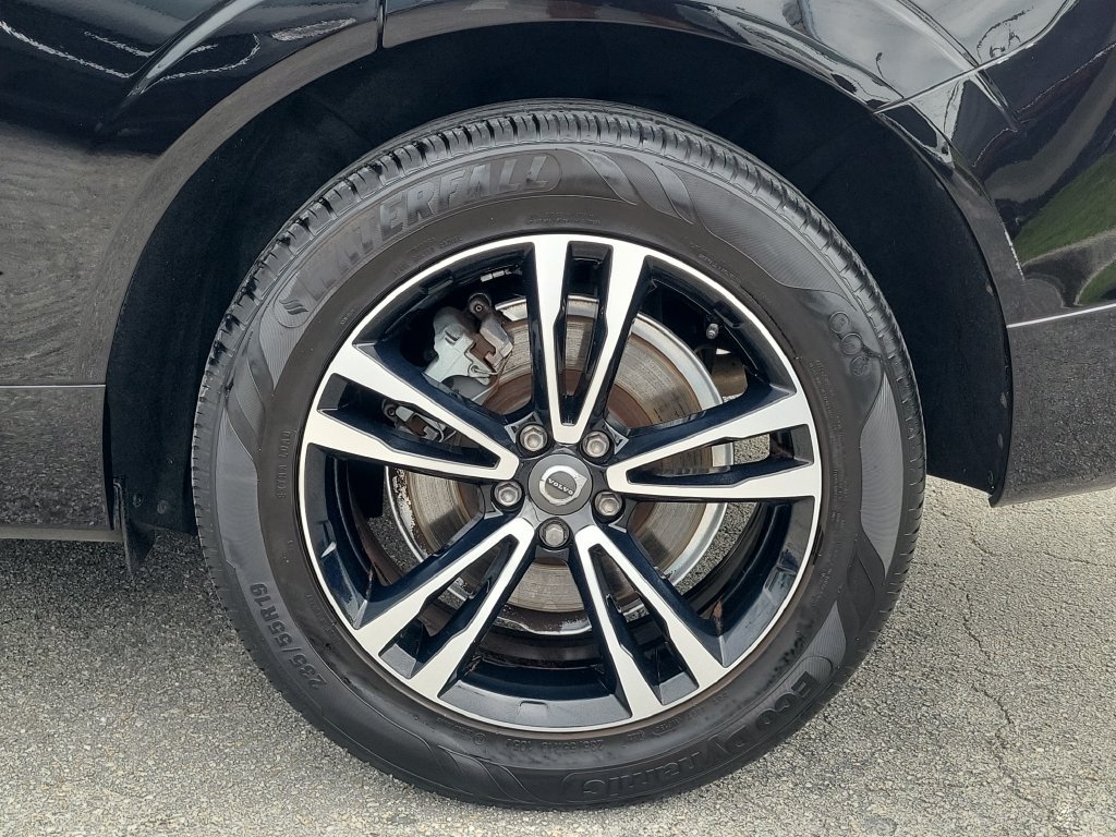 Used 2019 Volvo XC60 T6 Momentum w/ Multimedia Package AWD/4WD image 5