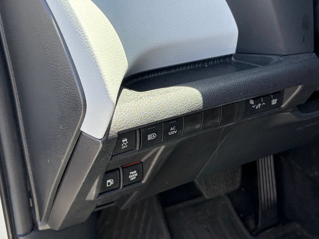 Used 2025 Toyota Sienna XLE w/ XLE Plus Package FWD image 7