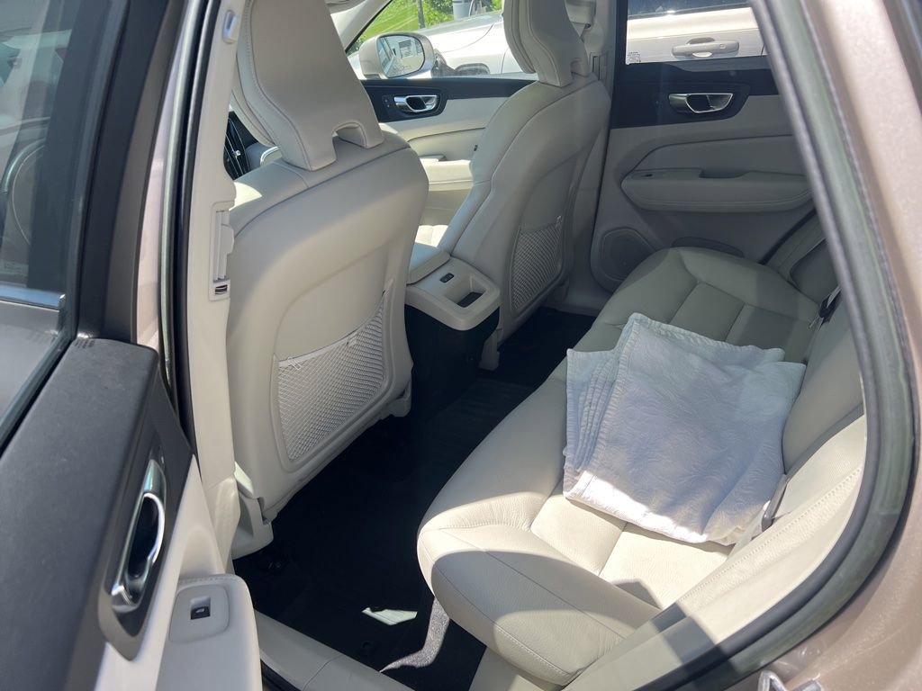 Used 2023 Volvo XC60 B5 Plus w/ Climate Package AWD/4WD image 8