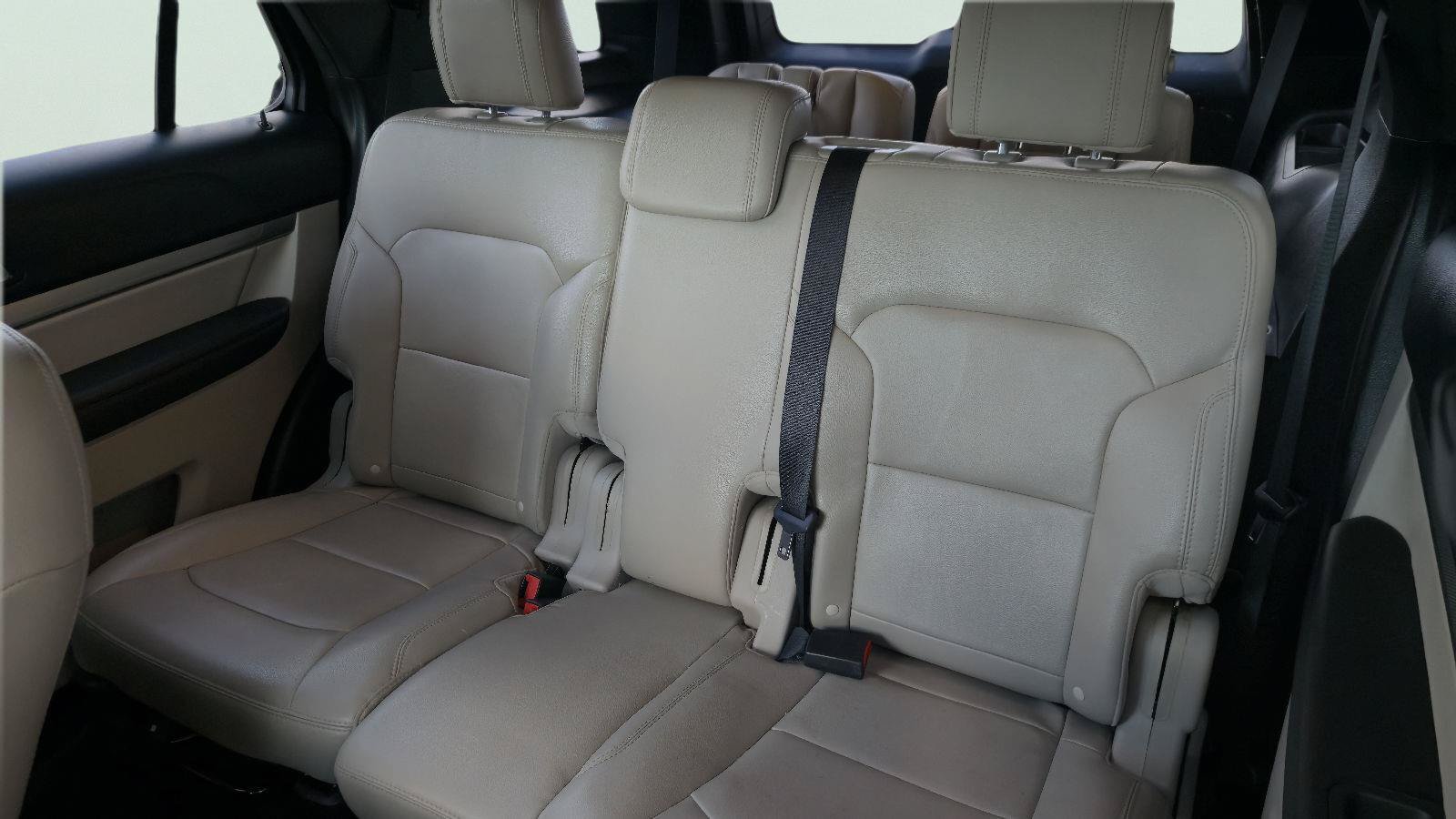 Used 2018 Ford Explorer XLT w/ Equipment Group 202A FWD image 24