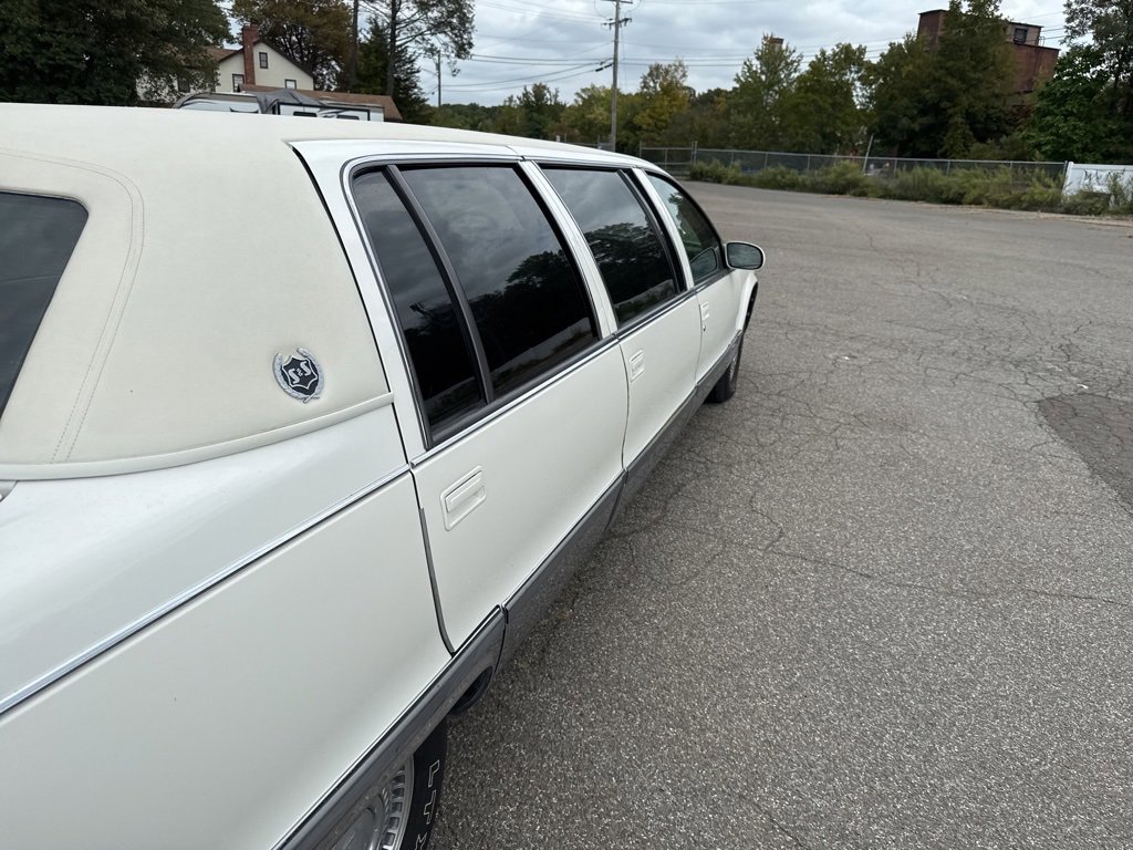 Used 1995 Cadillac Fleetwood Brougham image 26