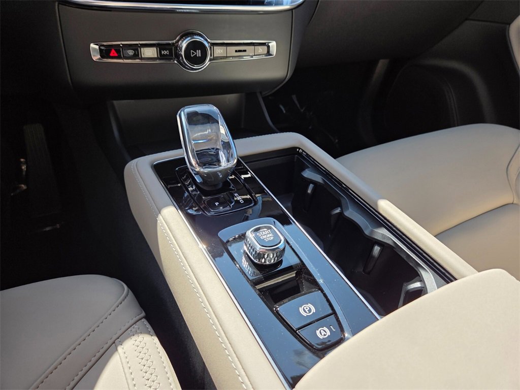New 2026 Volvo XC90 B6 Plus w/ Protection Package Premier image 26