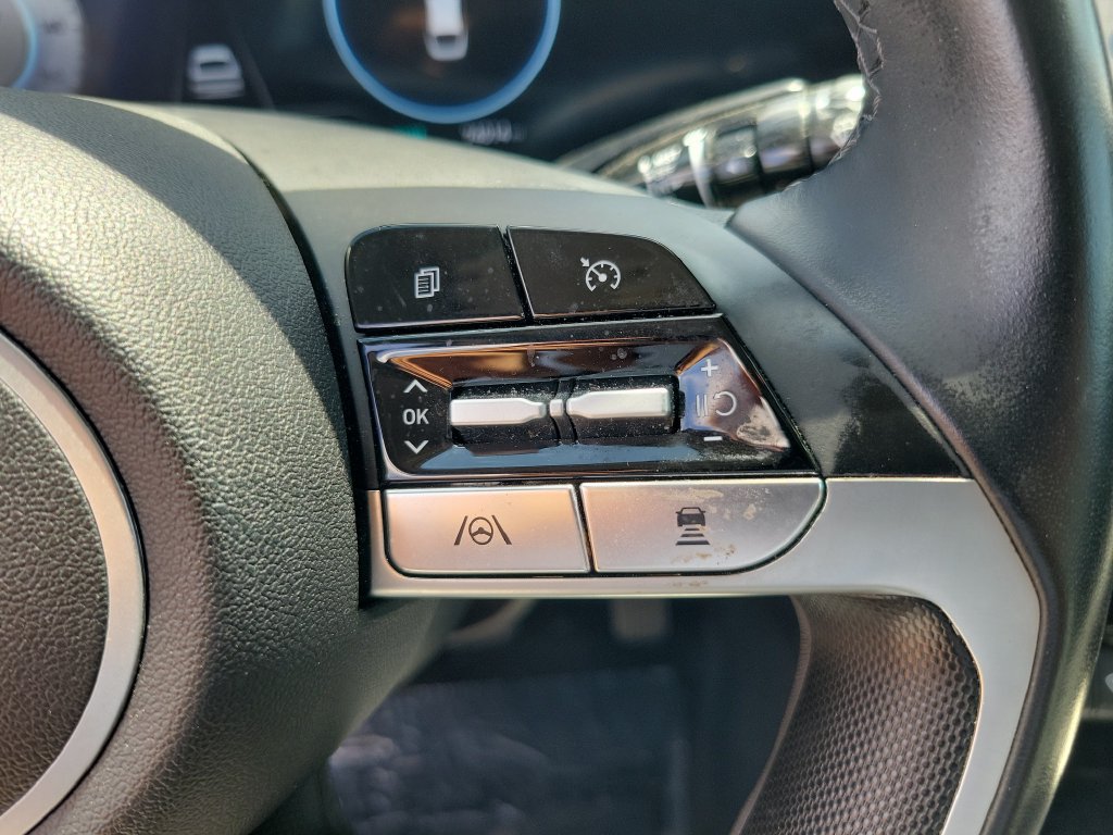 Used 2023 Hyundai Elantra Limited FWD image 20