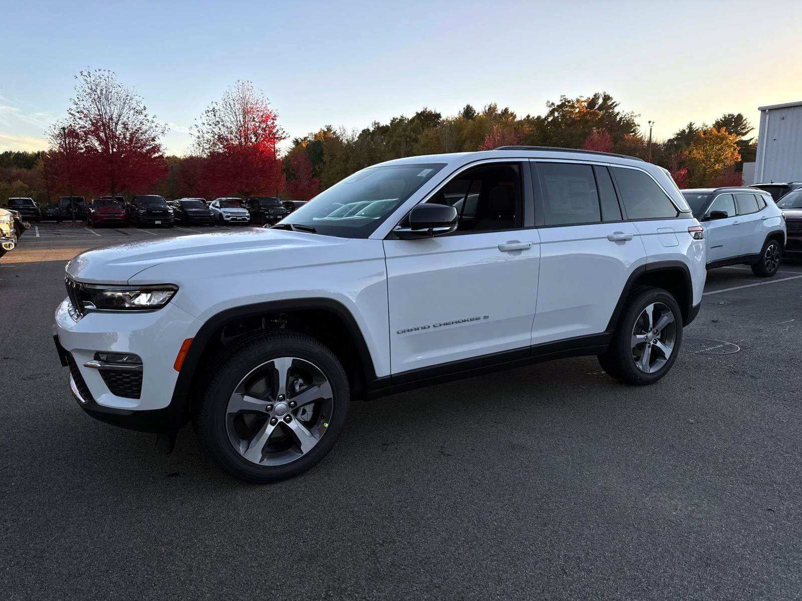 New 2025 Jeep Grand Cherokee Limited image 4