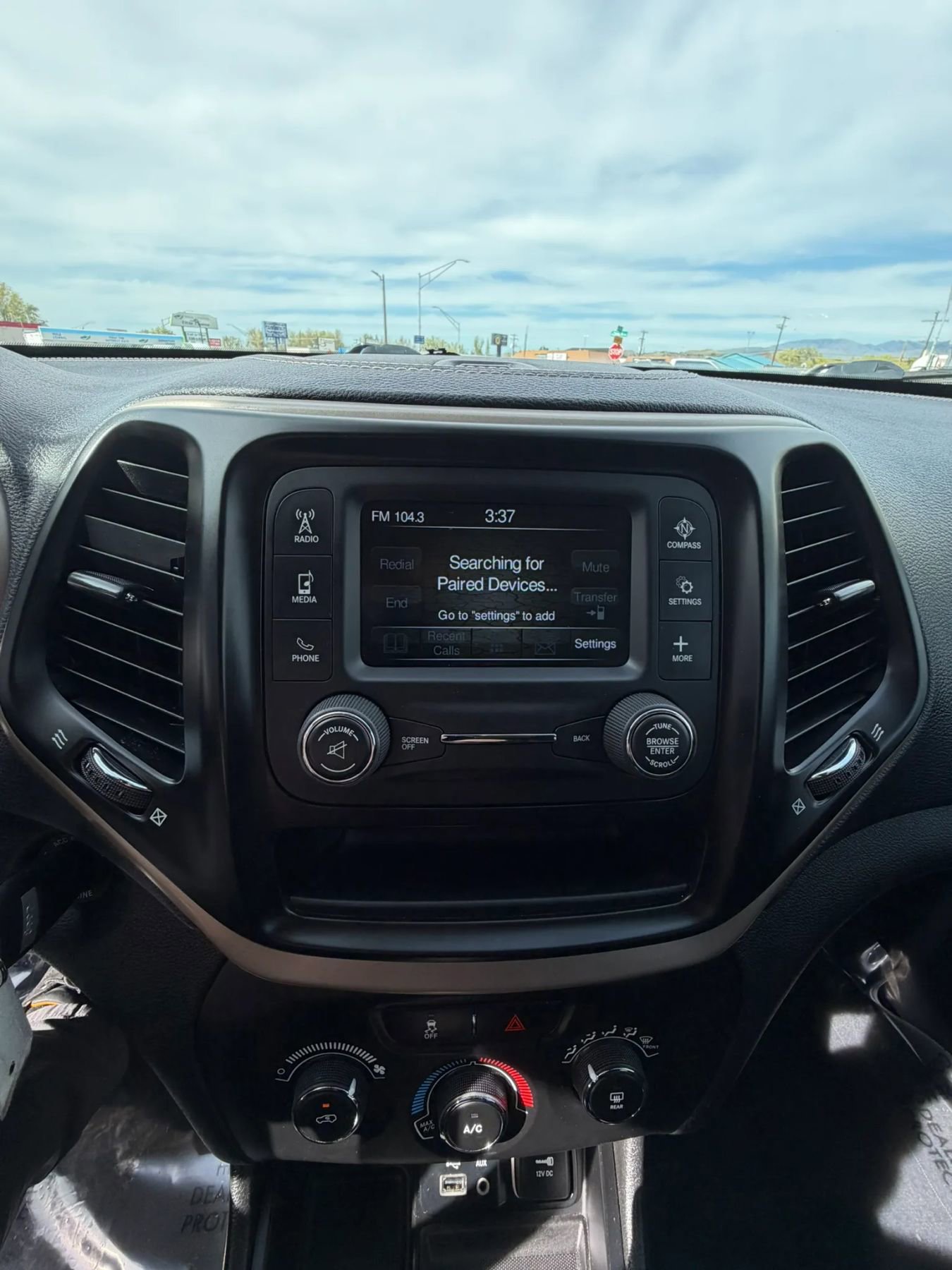 Used 2015 Jeep Cherokee Sport image 23