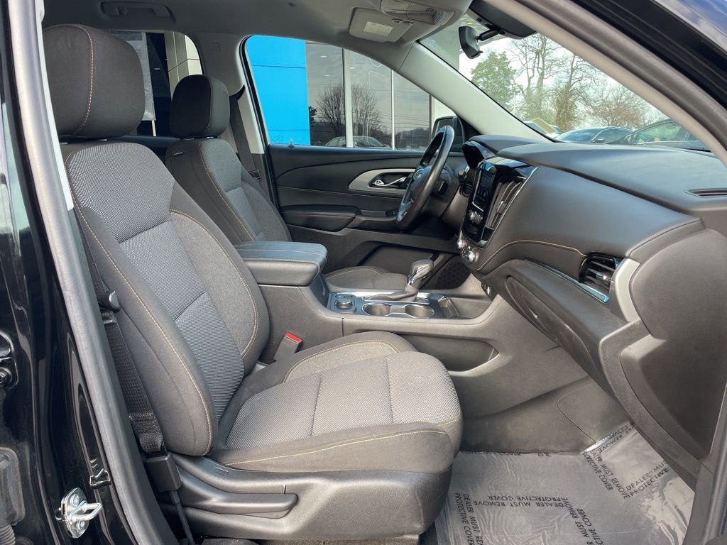 Used 2021 Chevrolet Traverse LT image 25