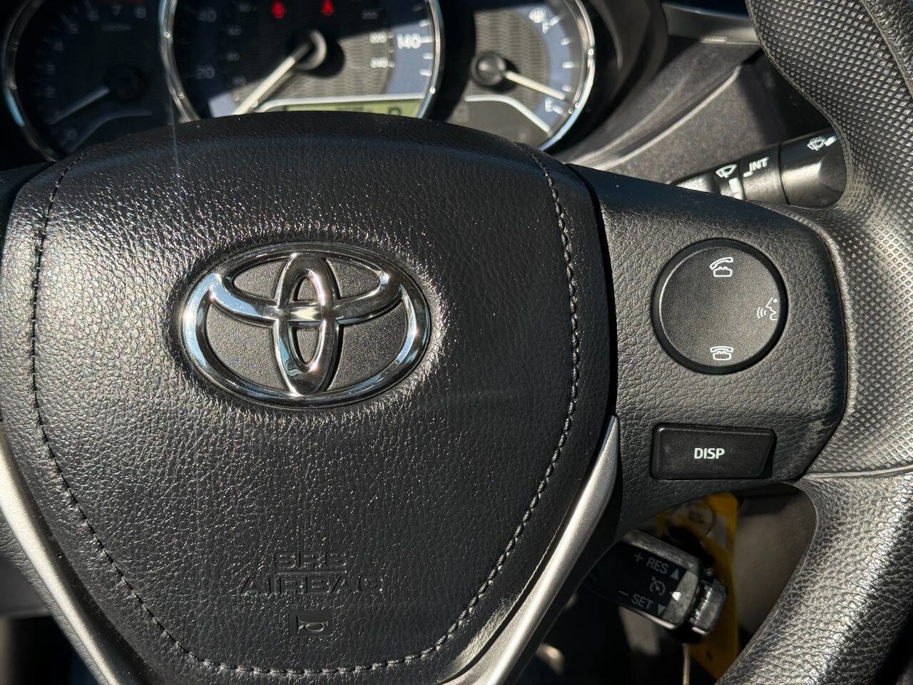 Used 2015 Toyota Corolla LE FWD image 16