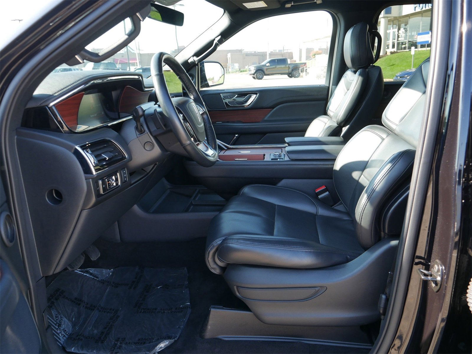 Used 2024 Lincoln Navigator Premiere image 12