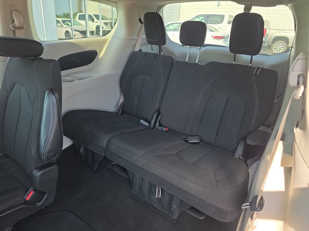 Used 2023 Chrysler Voyager LX FWD image 18