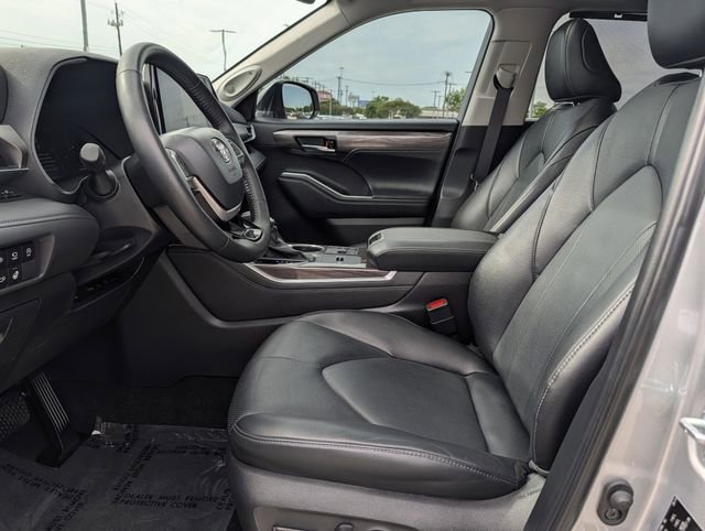 Used 2024 Toyota Highlander Limited image 27