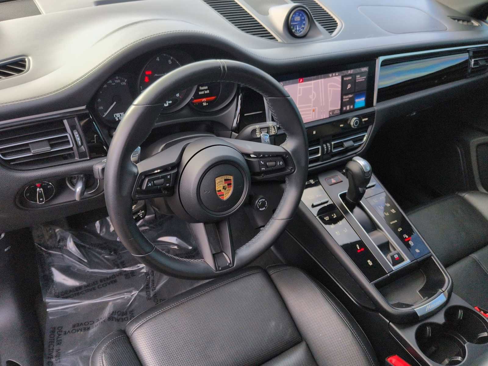 Used 2023 Porsche Macan Turbo image 10