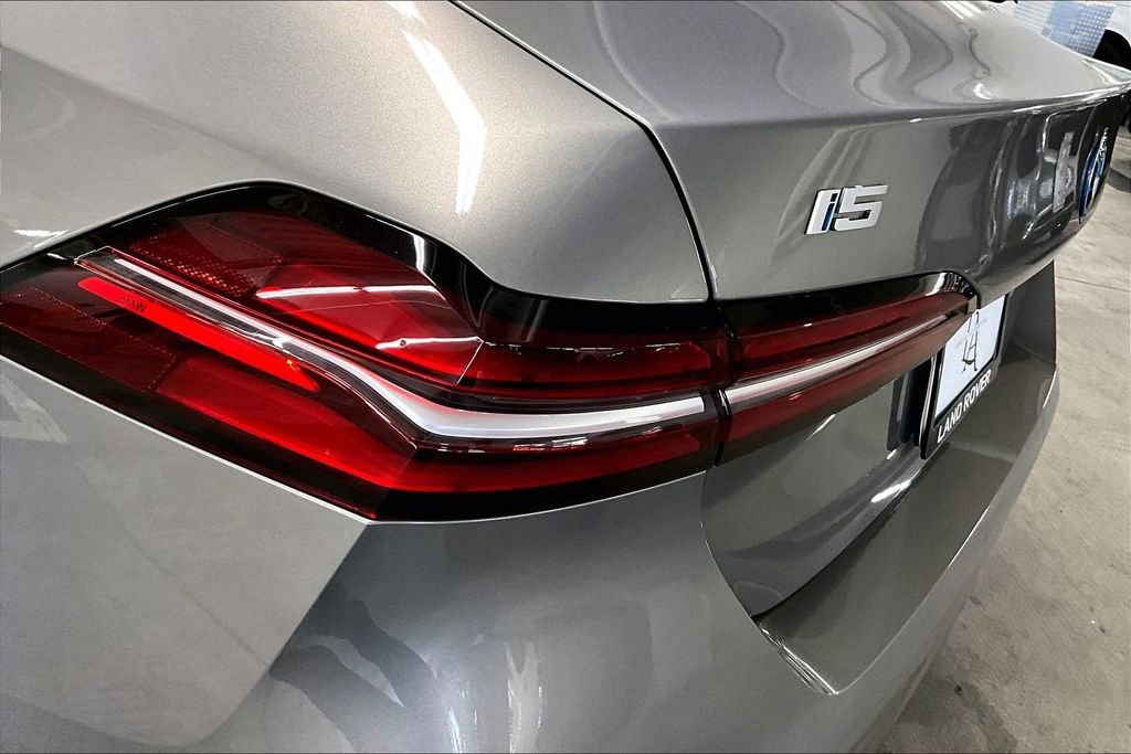 Used 2025 BMW i5 xDrive40 w/ Premium Package image 21